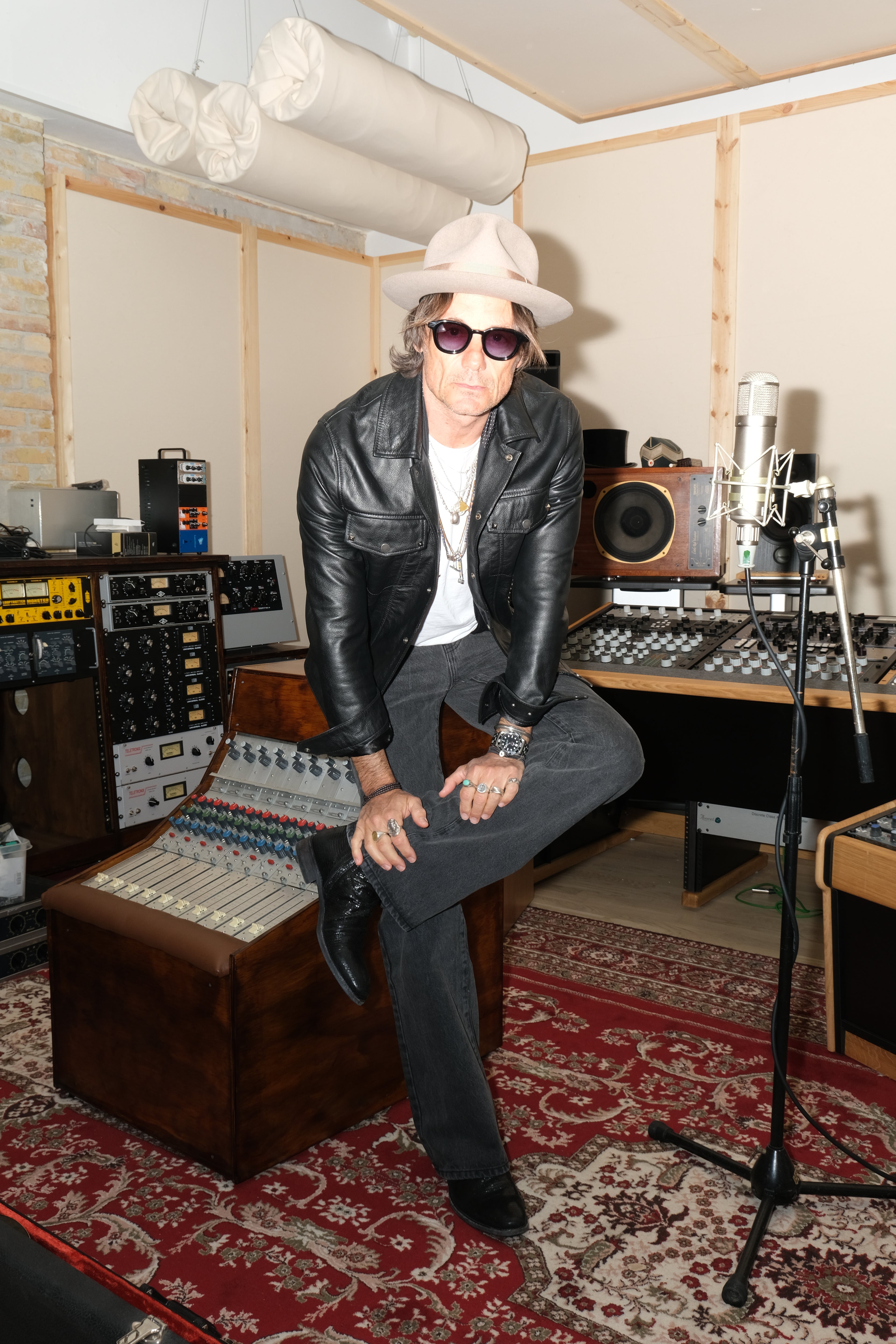 `CARROLL´ STONEWASHED BLACK JEANS
